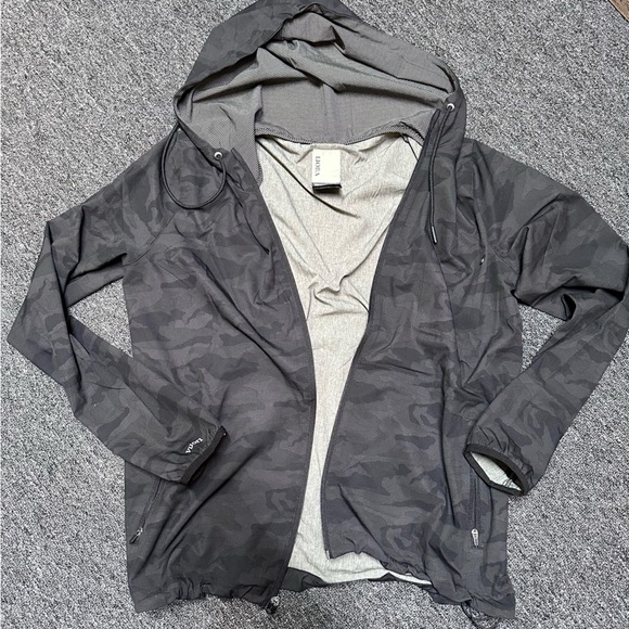 Vuori Outdoor Trainer Shell, Size L - Picture 6 of 8